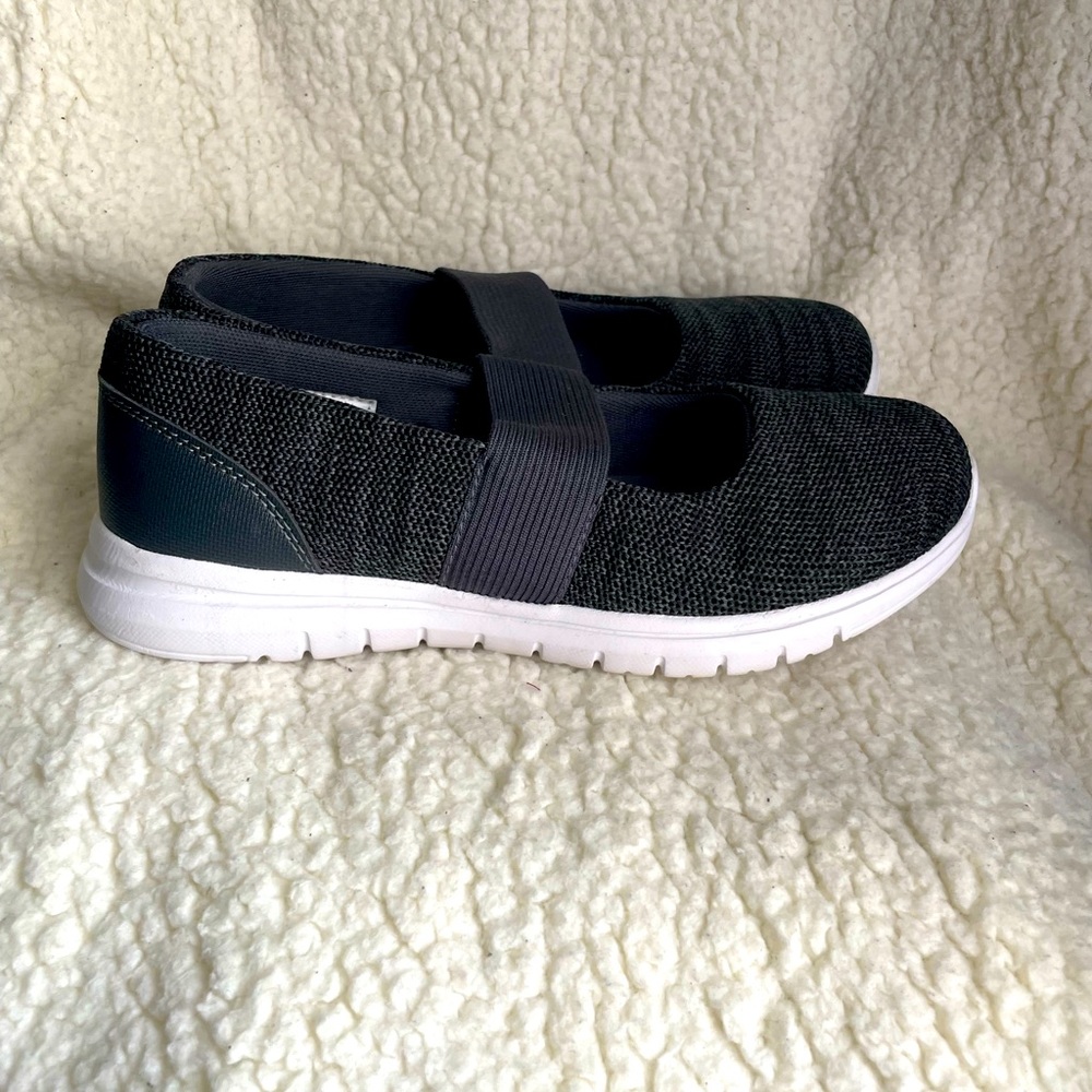 Women’s size 9 memory foam slip on shoes